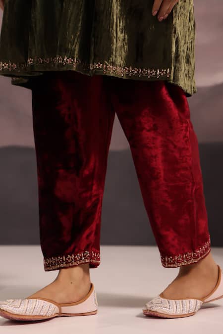 OMI_Green Velvet Diamonds, Embroidery, Sequins, Zari Mughal Hand Kurta Salwar Set _Online_at_Aza_Fashions