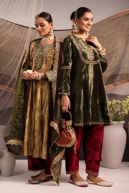 Buy_OMI_Green Velvet Diamonds, Embroidery, Sequins, Zari Mughal Hand Kurta Salwar Set 