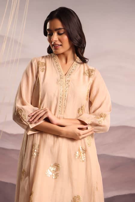 Buy_OMI_Beige Chanderi Sequins, Lace, Embroidery V-neck Floral Kurta And Pant Set _Online_at_Aza_Fashions
