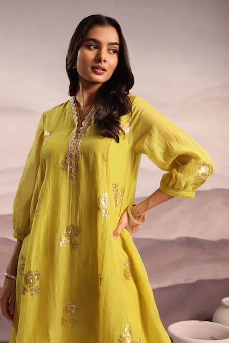 Buy_OMI_Lime Chanderi Sequins, Lace, Embroidery V-neck High Low Floral Kurta Set 