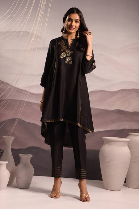 OMI_Black Silk Sequins, Embroidery Split V-neck Floral Kurta With Pant _Online_at_Aza_Fashions