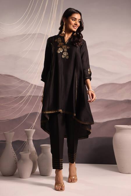 Buy_OMI_Black Silk Sequins, Embroidery Split V-neck Floral Kurta With Pant _Online_at_Aza_Fashions
