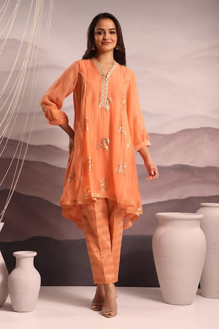 OMI Peach Chanderi Embroidery Stripe Tissue V-neck Floral Flared Kurta With Pant 