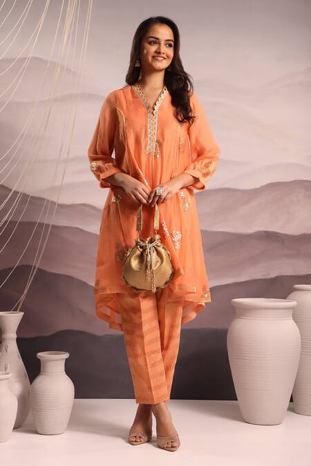 OMI_Peach Chanderi Sequins, Lace, Embroidery V-neck Floral Kurta Set _Online_at_Aza_Fashions