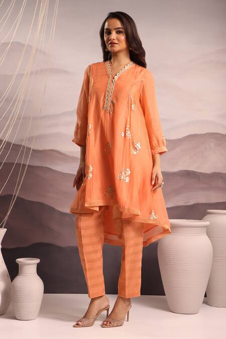 Shop_OMI_Peach Chanderi Sequins, Lace, Embroidery V-neck Floral Kurta Set _Online_at_Aza_Fashions