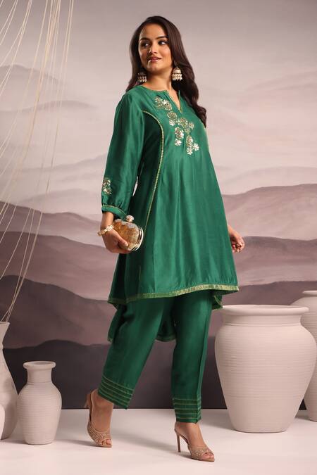 Buy_OMI_Green Silk Sequins, Embroidery Split V-neck High Low Kurta With Pant _Online_at_Aza_Fashions