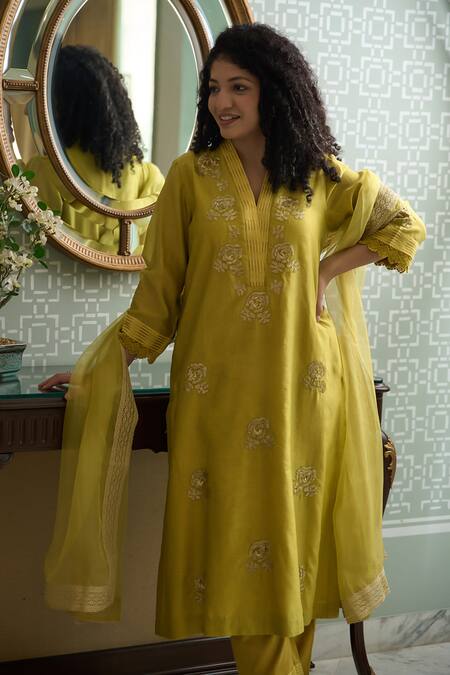 OMI_Green Chanderi Embroidery, Sequins, Lace V-neck Floral Kurta And Pant Set _Online_at_Aza_Fashions