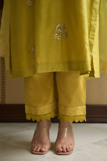Buy_OMI_Green Chanderi Embroidery, Sequins, Lace V-neck Floral Kurta And Pant Set _Online_at_Aza_Fashions