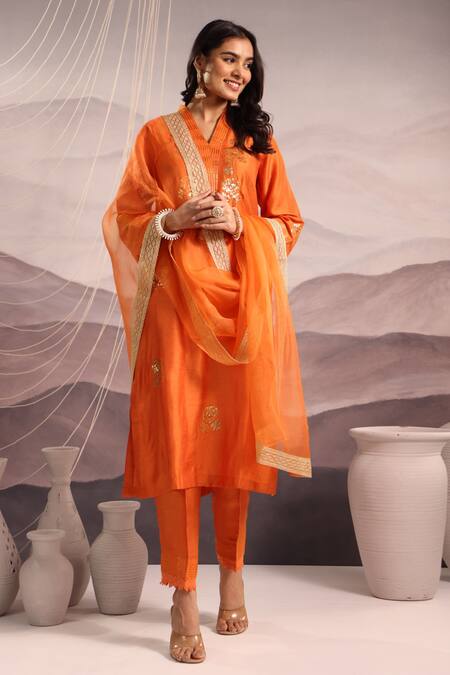 Buy_OMI_Orange Silk Sequins, Lace, Embroidery V-neck Floral Kurta And Pant Set _Online_at_Aza_Fashions