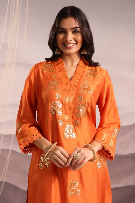 Buy_OMI_Orange Silk Sequins, Lace, Embroidery V-neck Floral Kurta And Pant Set 