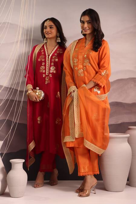 Shop_OMI_Orange Silk Sequins, Lace, Embroidery V-neck Floral Kurta And Pant Set 