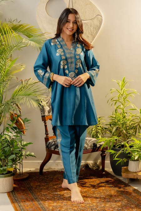 OMI Blue Silk Embroidery Floral V-neck High Low Kurta With Straight Pant 