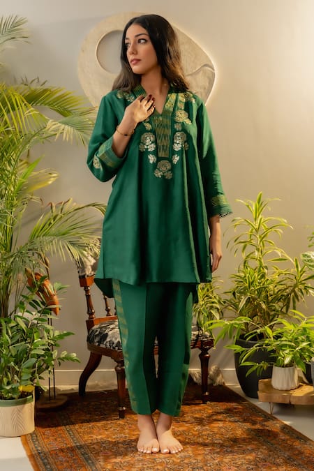 Shop_OMI_Green Silk Sequins, Embroidery V-neck High Low Kurta With Straight Pant _at_Aza_Fashions