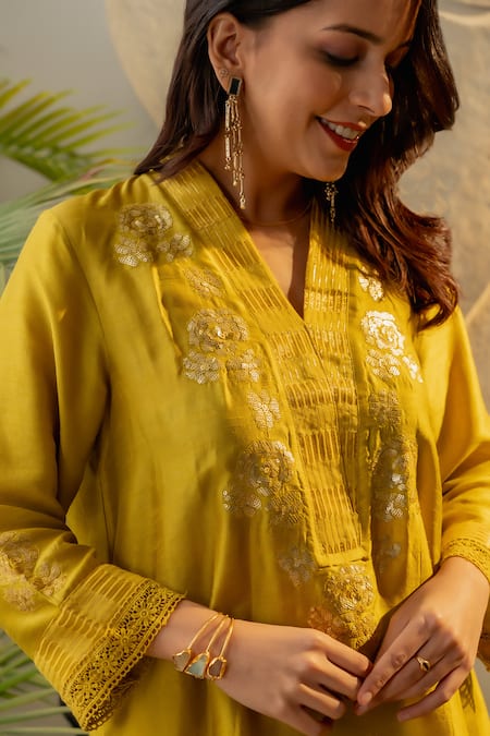 Buy OMI Green Silk Sequins, Embroidery V-neck Floral High Low Kurta With Straight Pant Online at Aza Fashions Buy_OMI_Green Silk Sequins, Embroidery V-neck Floral High Low Kurta With Straight Pant _Online_at_Aza_Fashions