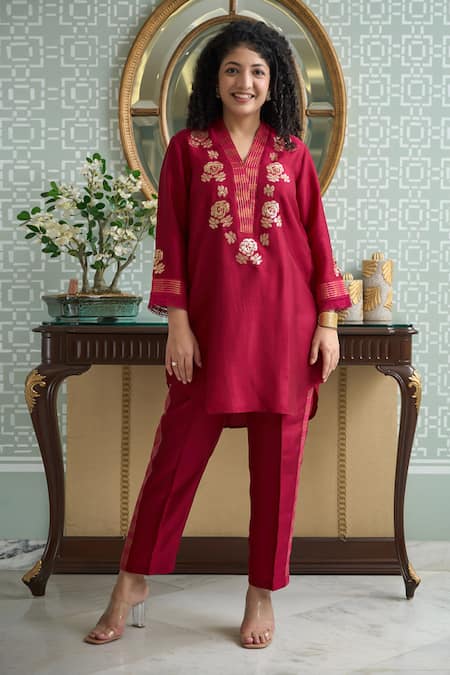 OMI_Magenta Silk Embroidery, Sequins V-neck Floral Asymmetric Kurta With Pant _Online_at_Aza_Fashions