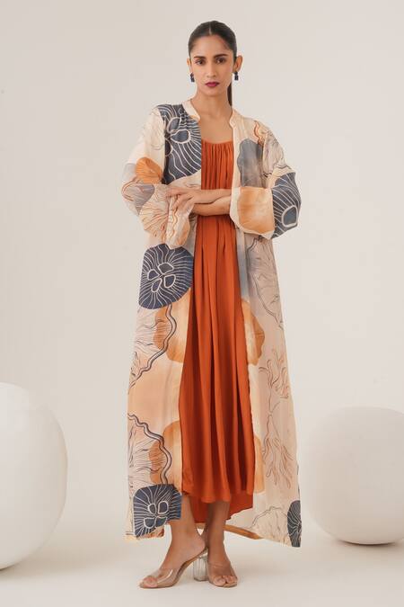 Label Shristi Chetani Peach Crepe Mandarin Collar, Scoop Neck Pattern Overlay Jacket With Dress Online at Aza Fashions Label Shristi Chetani_Peach Crepe Mandarin Collar, Scoop Neck Pattern Overlay Jacket With Dress_Online_at_Aza_Fashions