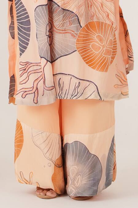 Shop_Label Shristi Chetani_Peach Crepe Cut Work V-neck Abstract Print Kurta Pant Set_Online_at_Aza_Fashions