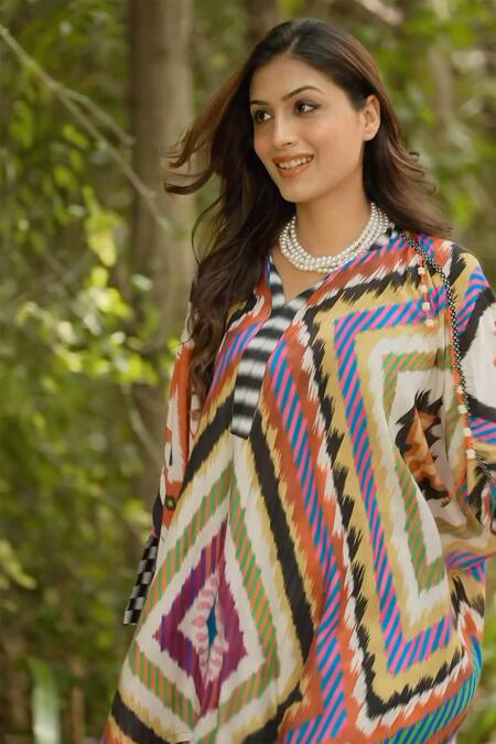 Buy Rainas Multi Color Viscose Round Neck Geometric Print Kaftan With Pant Buy_Rainas_Multi Color Viscose Round Neck Geometric Print Kaftan With Pant