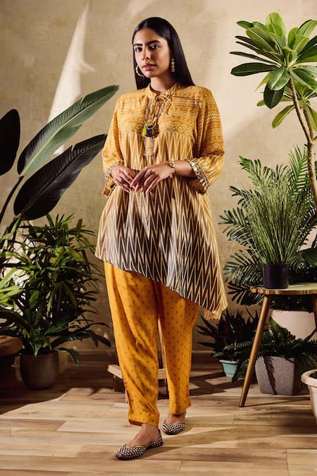 Buy_Rainas_Yellow Cotton, Silk Embroidery Round Two Tone Geometric Print Tunic With Pant