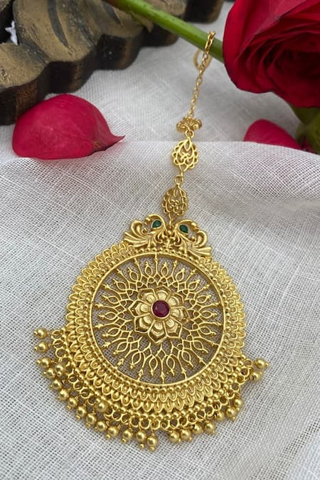 Buy_Zariin_Red Crystals Chola Legacy Floral Filigree Maangitkka _Online_at_Aza_Fashions