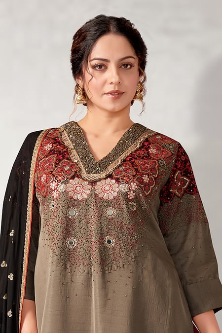Shop Aditi Somani Grey Silk Embroidery, Sequins, Beads V-neck Floral Kurta Set Online at Aza Fashions Shop_Aditi Somani_Grey Silk Embroidery, Sequins, Beads V-neck Floral Kurta Set _Online_at_Aza_Fashions
