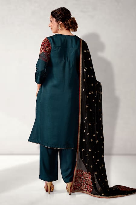 Shop Aditi Somani Blue Silk Sequins, Beads V-neck Embroidered Kurta Set at Aza Fashions Shop_Aditi Somani_Blue Silk Sequins, Beads V-neck Embroidered Kurta Set _at_Aza_Fashions