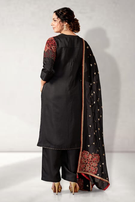 Shop Aditi Somani Black Silk Sequins, Beads V-neck Floral Detailed Kurta Pant Set at Aza Fashions Shop_Aditi Somani_Black Silk Sequins, Beads V-neck Floral Detailed Kurta Pant Set _at_Aza_Fashions