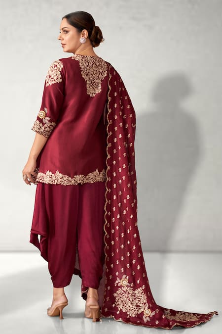 Shop Aditi Somani Maroon Silk Embroidery V-neck Floral Slit Tunic Set at Aza Fashions Shop_Aditi Somani_Maroon Silk Embroidery V-neck Floral Slit Tunic Set _at_Aza_Fashions