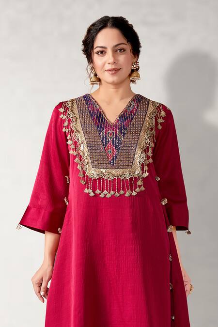 Aditi Somani_Magenta Silk Tassels, Embroidery V-neck Patola Yoke Kurta And Pant Set _Online_at_Aza_Fashions