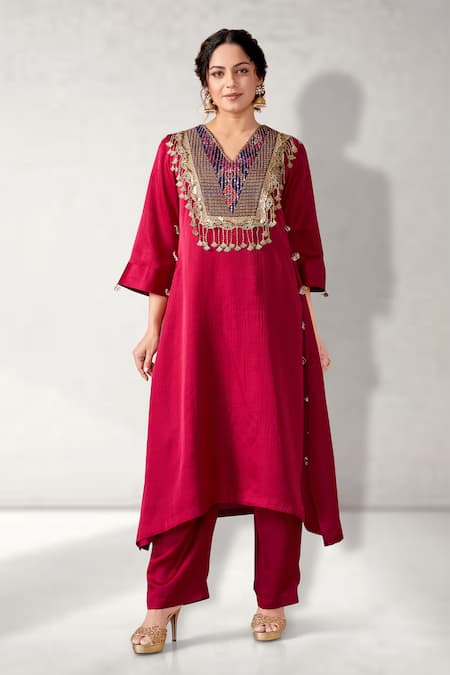 Aditi Somani Magenta Nysa Silk Embroidered V Neck Patola Yoke Kurta And Pant Set 