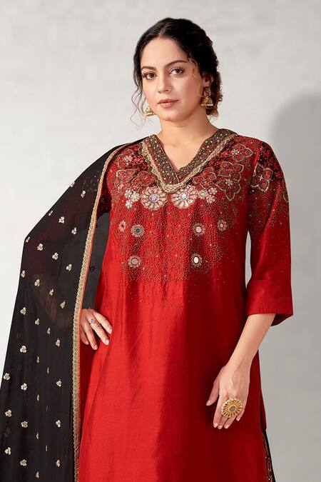 Aditi Somani_Red Cotton, Silk, Chiffon Embroidery, Sequins V-neck Floral Kurta Set _Online_at_Aza_Fashions
