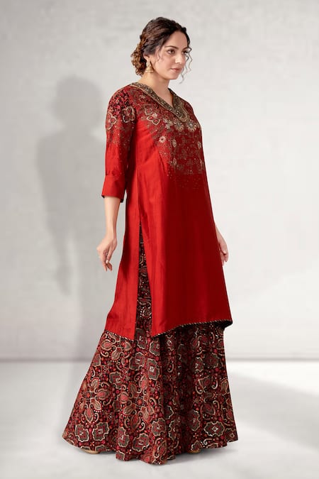 Shop_Aditi Somani_Red Cotton, Silk, Chiffon Embroidery, Sequins V-neck Floral Kurta Set _Online_at_Aza_Fashions