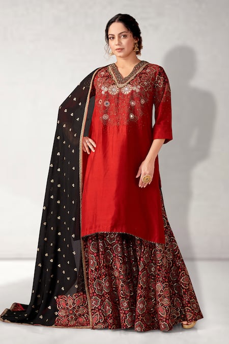 Aditi Somani Floral Embroidered Kurta Set 