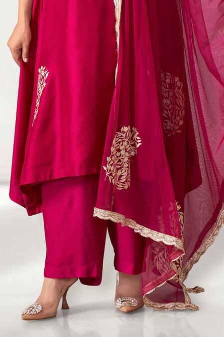 Aditi Somani_Pink Silk, Chiffon Embroidery V-neck Flower Vine Kurta Pant Set _Online_at_Aza_Fashions