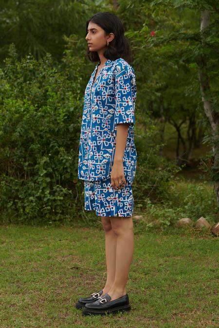 Khajoor Studio_Blue Cotton Collared Geometric Printed Tunic With Shorts _Online_at_Aza_Fashions