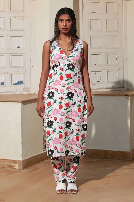 Khajoor Studio_Multi Color V-neck Abstract Floral Hand Block Print Tunic And Pant Set _Online_at_Aza_Fashions