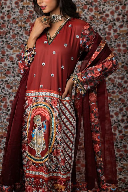 Buy_Payal & Zinal_Maroon Organza, Twill, Cotton Lord Shrinathji Print And Embroidered Kurta Pant Set 