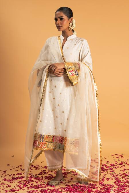 Shop Sitaraa Ivory Organza, Chanderi Sequins, Gota Patti, Divya Geometric Woven Kurta Set Online at Aza Fashions Shop_Sitaraa_Ivory Organza, Chanderi Sequins, Gota Patti, Divya Geometric Woven Kurta Set_Online_at_Aza_Fashions
