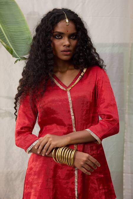Shop_RAAS LIFE_Red Chanderi Lace V-neck Dhara Kiran Embellished Kurti _Online_at_Aza_Fashions