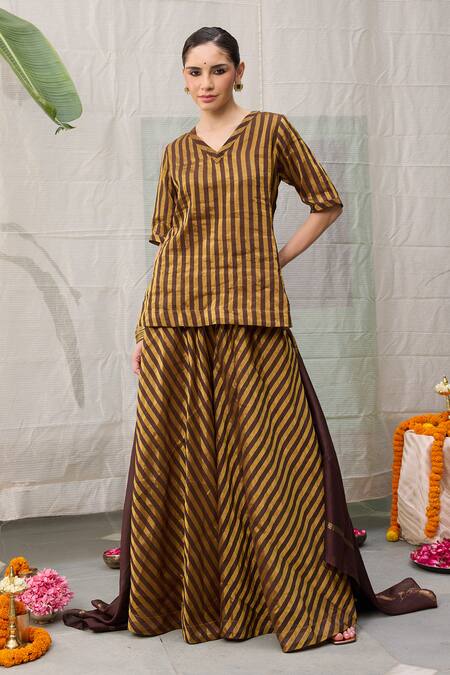 Buy_RAAS LIFE_Brown Chanderi V-neck Amala Striped Woven Short Kurti _Online_at_Aza_Fashions