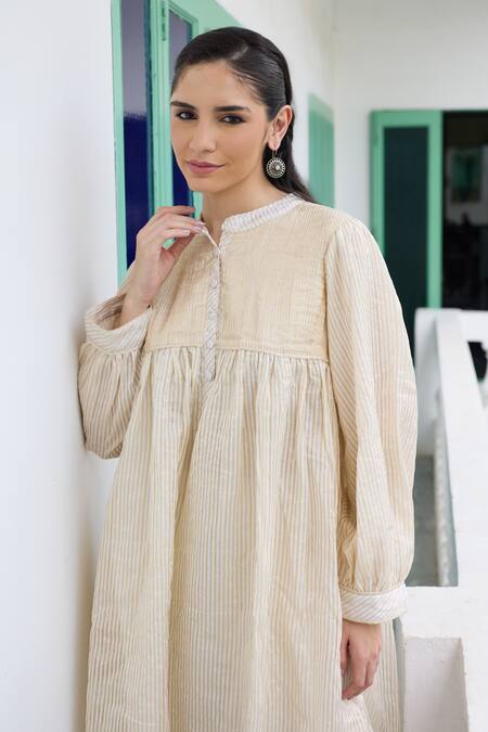 RAAS LIFE_Cream Chanderi Zari Collared Ganga Hand Woven Tunic With Pant _at_Aza_Fashions