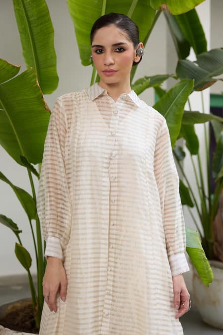 RAAS LIFE_White Chanderi V-neck, Collared Striped Kurta And Jacket Set _Online_at_Aza_Fashions