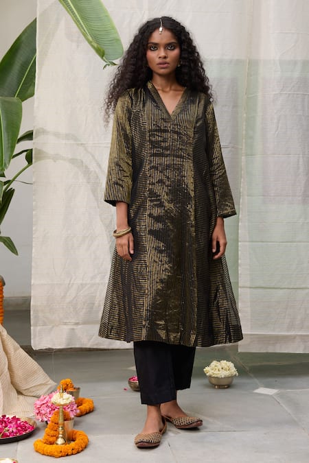 RAAS LIFE Kalakriti Hand Woven Kalidar Kurta 