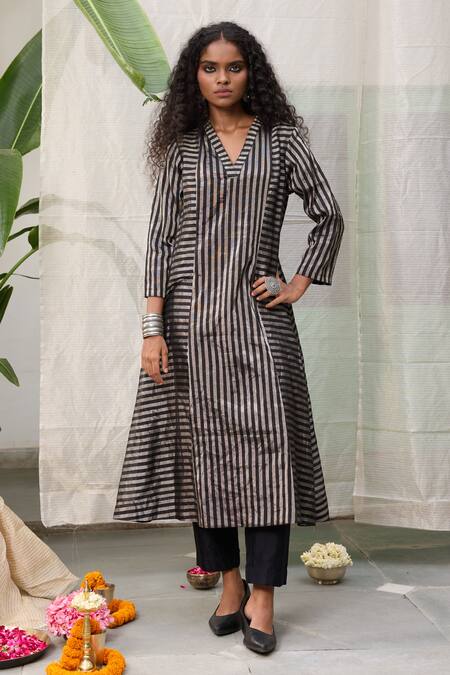 RAAS LIFE Black Chanderi Zari V-neck Gold Stripe Kalidar Kurta Online at Aza Fashions RAAS LIFE_Black Chanderi Zari V-neck Gold Stripe Kalidar Kurta_Online_at_Aza_Fashions