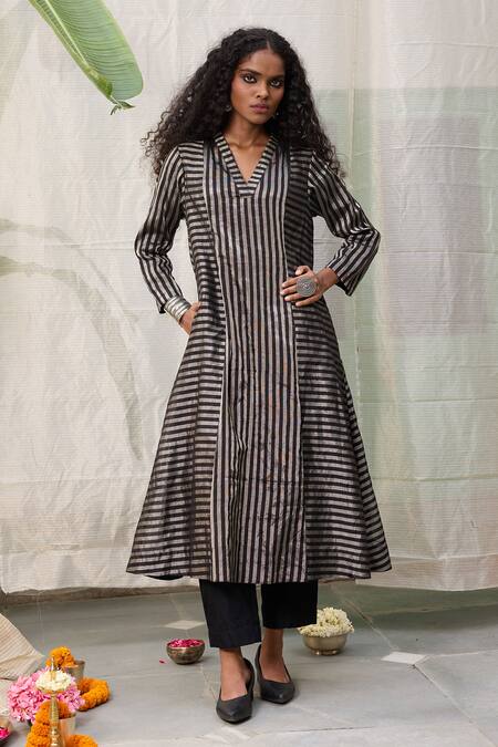 Shop RAAS LIFE Black Chanderi Zari V-neck Gold Stripe Kalidar Kurta Online at Aza Fashions Shop_RAAS LIFE_Black Chanderi Zari V-neck Gold Stripe Kalidar Kurta_Online_at_Aza_Fashions
