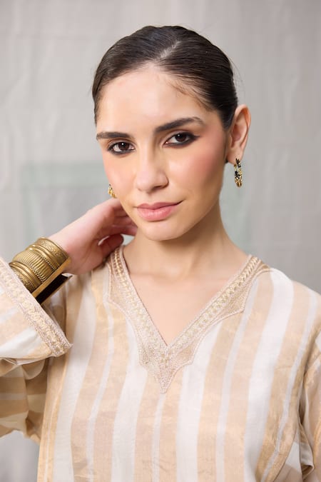 Buy_RAAS LIFE_Cream Chanderi Zari V-neck Kaveri Hand Woven Tunic With Wide Legged Pant 