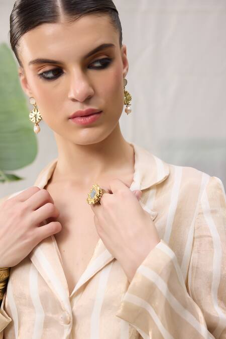 Shop RAAS LIFE Cream Chanderi Zari Mrunal Hand Woven Blazer Online at Aza Fashions Shop_RAAS LIFE_Cream Chanderi Zari Mrunal Hand Woven Blazer _Online_at_Aza_Fashions