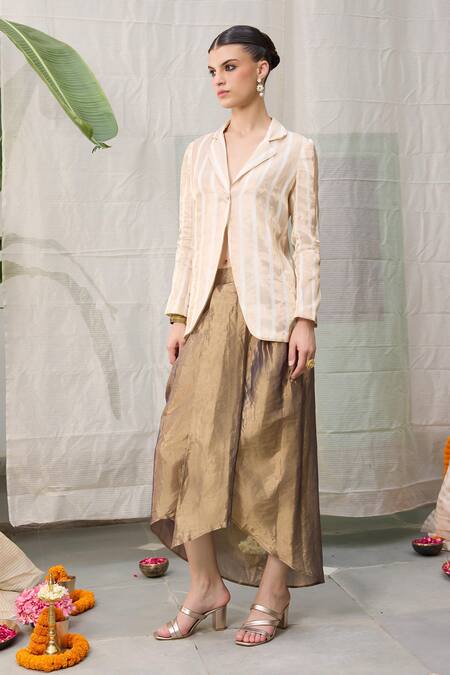 Shop RAAS LIFE Gold Chanderi Mrunal Hand Woven Skirt Online at Aza Fashions Shop_RAAS LIFE_Gold Chanderi Mrunal Hand Woven Skirt _Online_at_Aza_Fashions