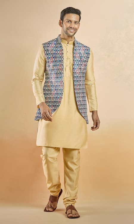 Aryavir Malhotra Diamond Woven Bundi & Kurta Set 