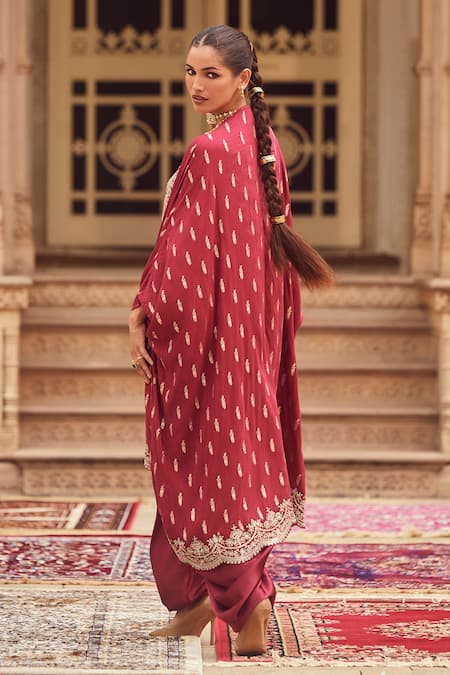 Lashkaraa Ambrosia Woven Cape & Dhoti Pant Set 